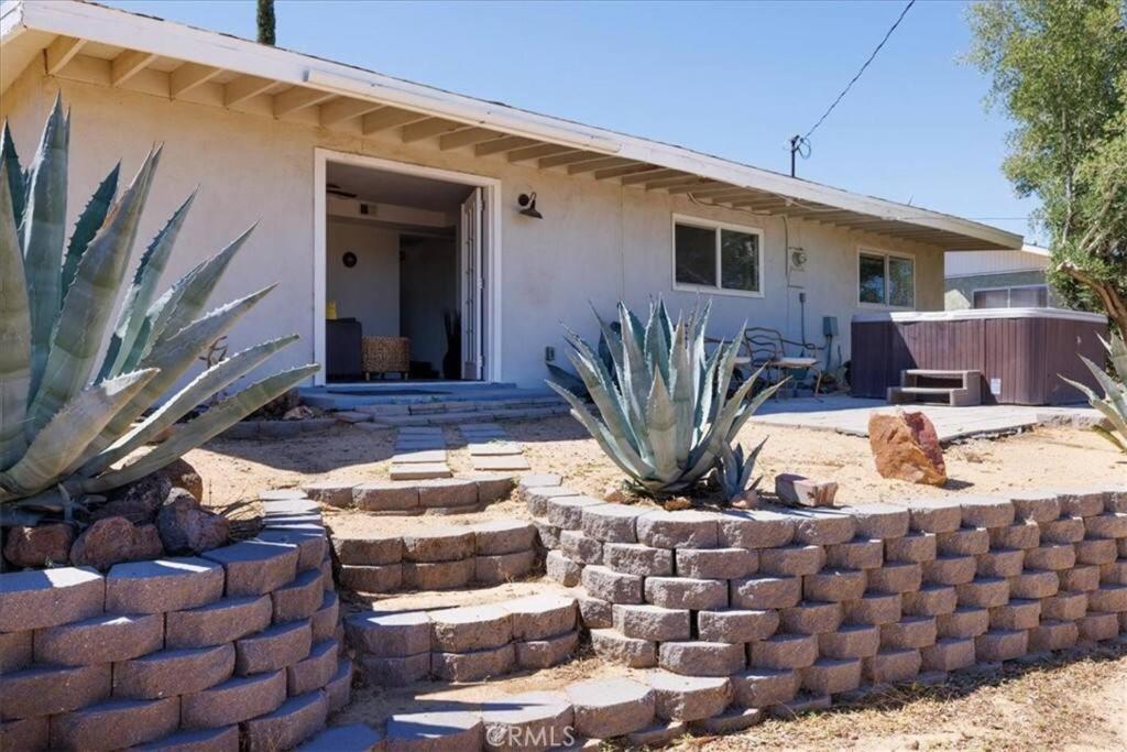 Cozy Stylish Home In The Heart Of Jt Village Joshua Tree Exterior photo