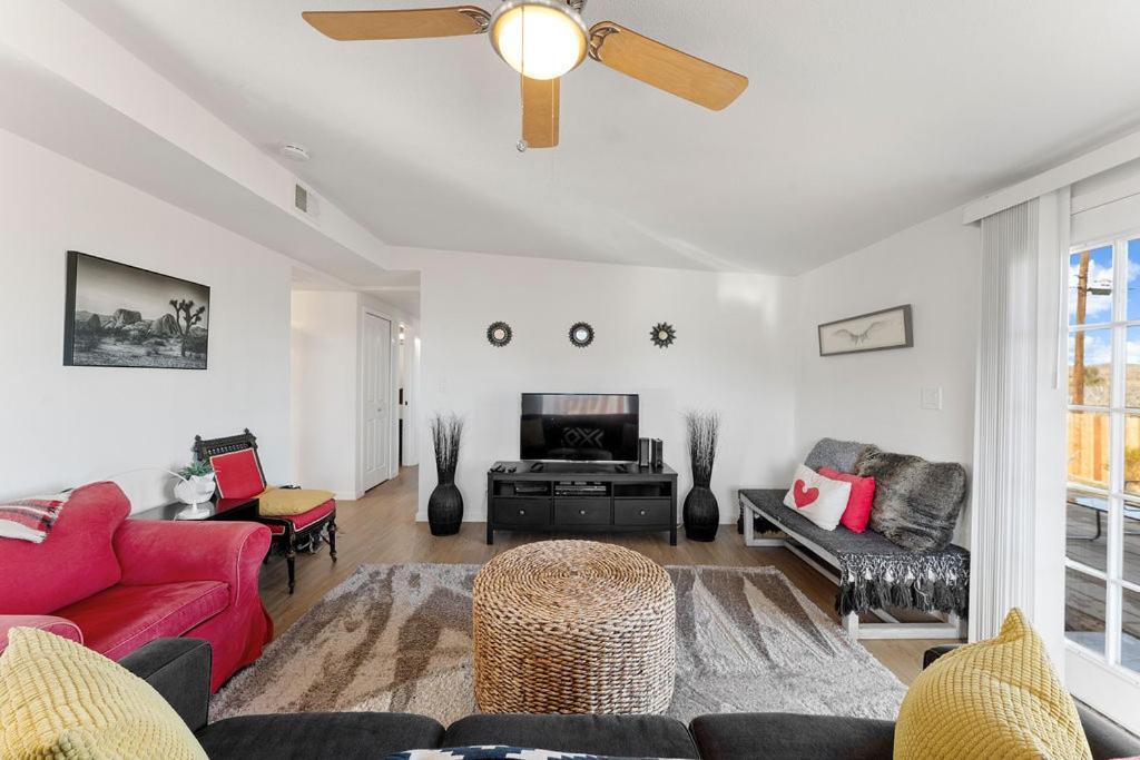 Cozy Stylish Home In The Heart Of Jt Village Joshua Tree Exterior photo