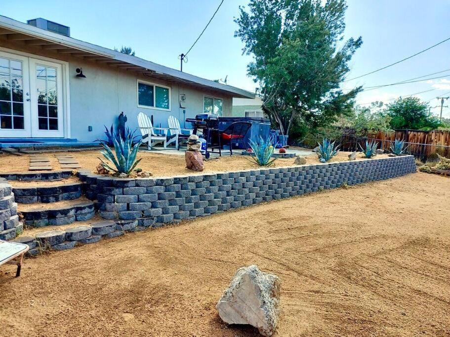Cozy Stylish Home In The Heart Of Jt Village Joshua Tree Exterior photo